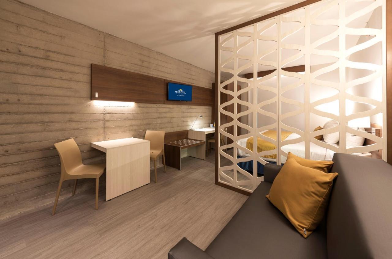 Microtel Inn & Suites By Wyndham Guadalajara Sur Palomar Exteriér fotografie