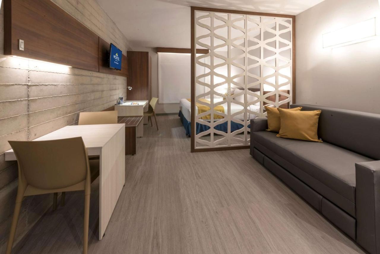 Microtel Inn & Suites By Wyndham Guadalajara Sur Palomar Exteriér fotografie